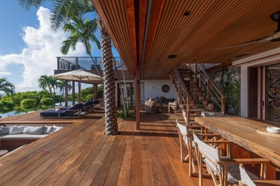 Luxury Villa Photo #12