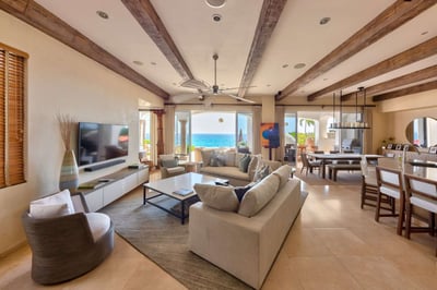 Luxury Villa Photo #30