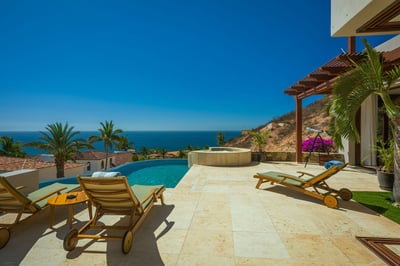 Luxury Villa Photo #8