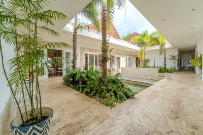 Luxury Villa Photo #34