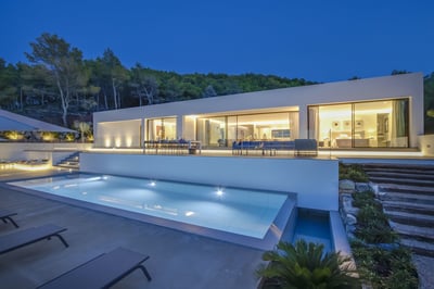 Luxury Villa Photo #2