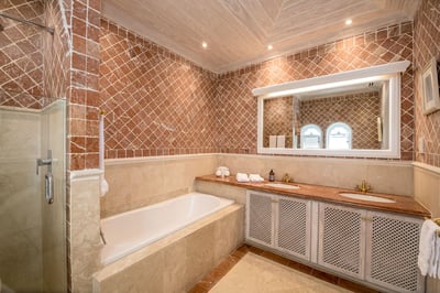 Luxury Villa Photo #16