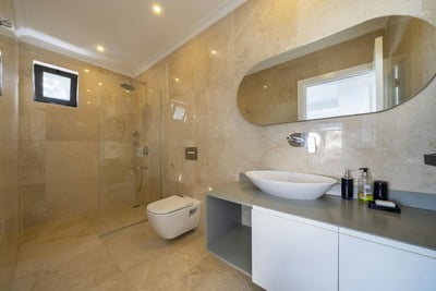 Luxury Villa Photo #35