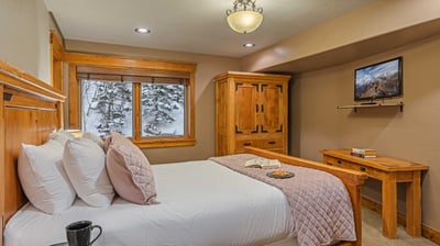 Bedroom 4, Upper Level - Queen suite on upper level