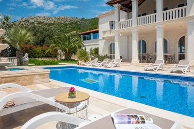 Luxury Villa Photo #18
