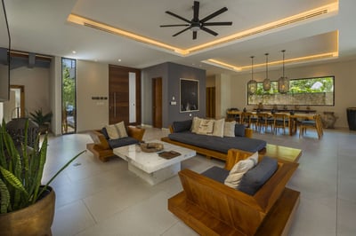 Luxury Villa Photo #23
