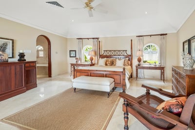 Luxury Villa Photo #9