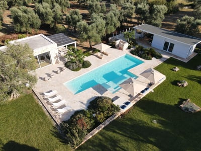 Luxury Villa Photo #3