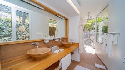 Luxury Villa Photo #30