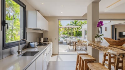 Luxury Villa Photo #38