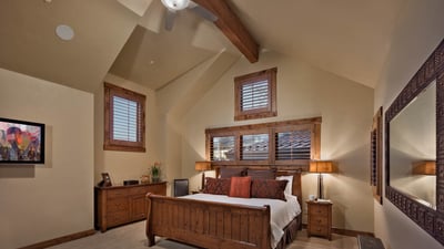 King suite, upper level