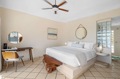 Luxury Villa Photo #39