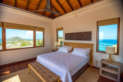 Luxury Villa Photo #32
