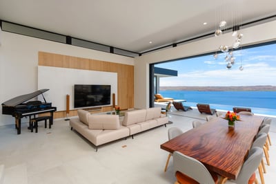 Luxury Villa Photo #14