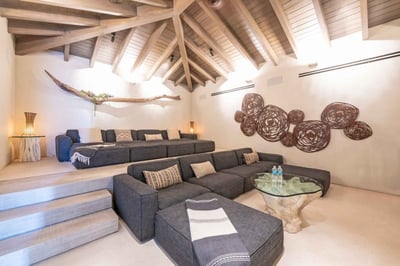 Luxury Villa Photo #26