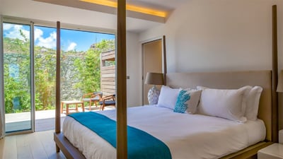 Bedroom 4: Located on the main level. View on the garden. King size bed, wardrobe, safe, HD-TV, 