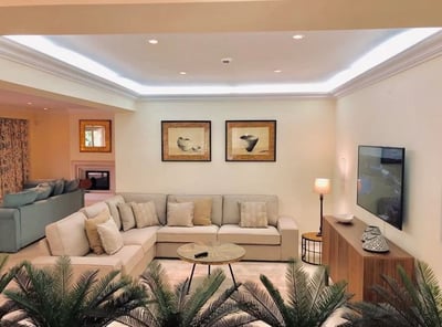 Luxury Villa Photo #16