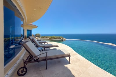 Luxury Villa Photo #12