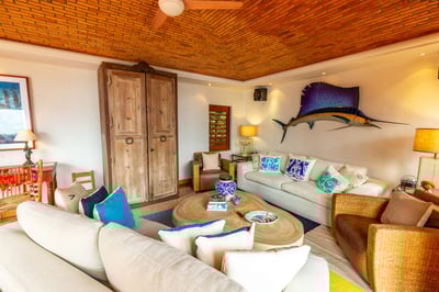 Luxury Villa Photo #18