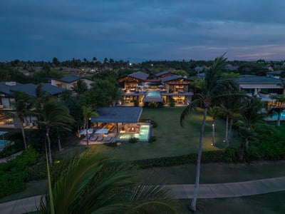 Luxury Villa Photo #43