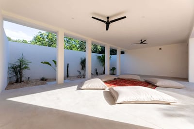 Luxury Villa Photo #6