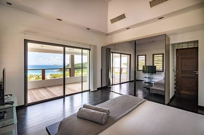 Luxury Villa Photo #29