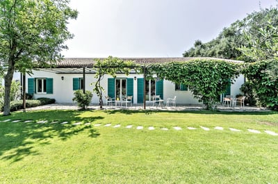 Luxury Villa Photo #13