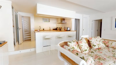 Kitchen & Dining Area
