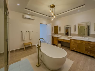 Luxury Villa Photo #23