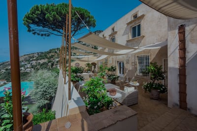 Luxury Villa Photo #13