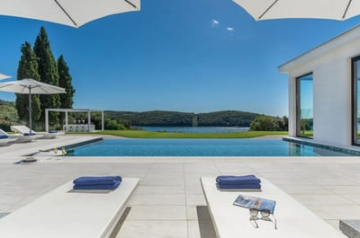 Luxury Villa Photo #8
