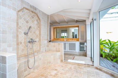 Luxury Villa Photo #35