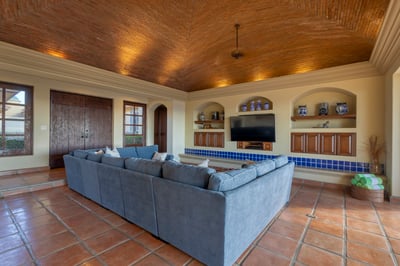 Luxury Villa Photo #30
