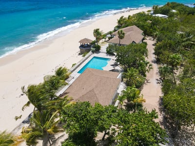 Les Terres Basses,Blue Beach