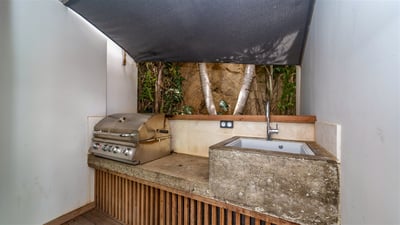 Kitchen & Dining Area
