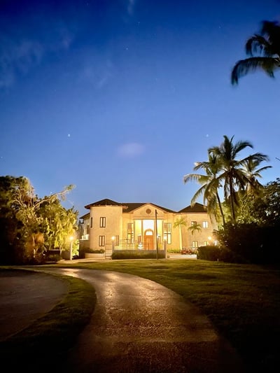 Luxury Villa Photo #17