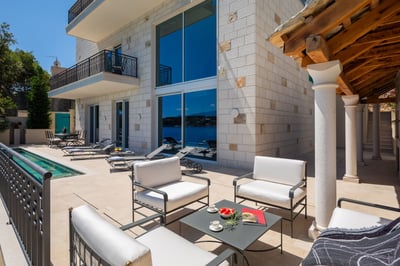 Luxury Villa Photo #13