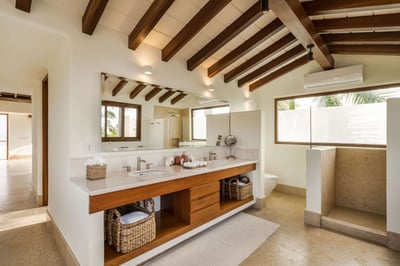 Luxury Villa Photo #23