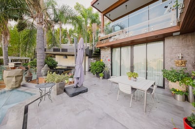 Luxury Villa Photo #11