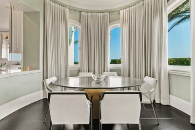 Luxury Villa Photo #24