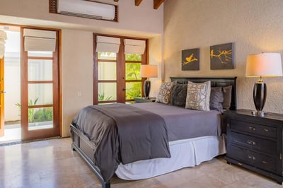 Luxury Villa Photo #28