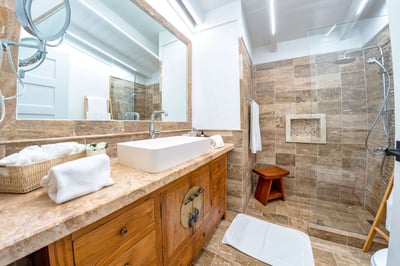 Luxury Villa Photo #32