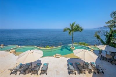 Luxury Villa Photo #2