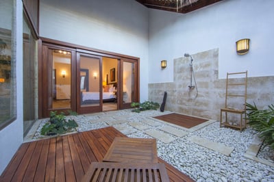 Luxury Villa Photo #30