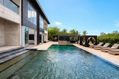 Luxury Villa Photo #4