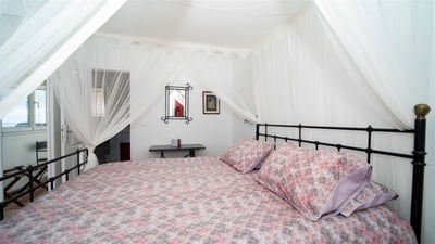 Bedroom 2: Queen size bed, air conditioning, HD-TV, Dish Network, programmable safe. Adjoining 