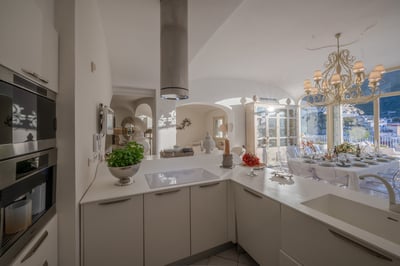 Luxury Villa Photo #29