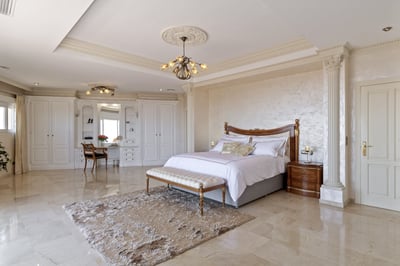 Luxury Villa Photo #18