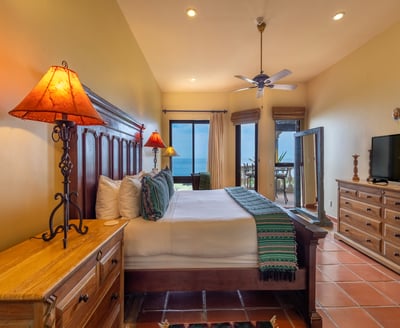Luxury Villa Photo #30