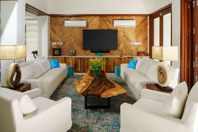 Luxury Villa Photo #9